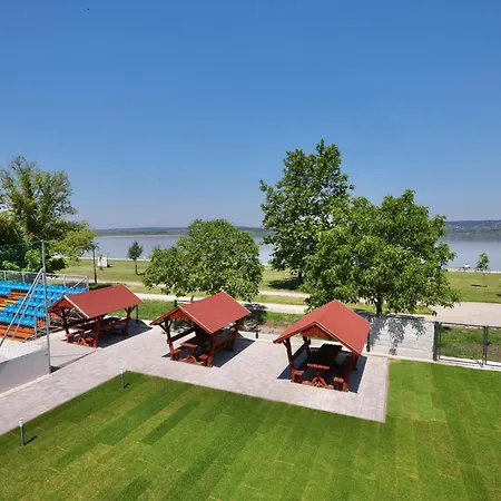 Strandkezilabda Koezpont A Velencei-tonal * Гардонь