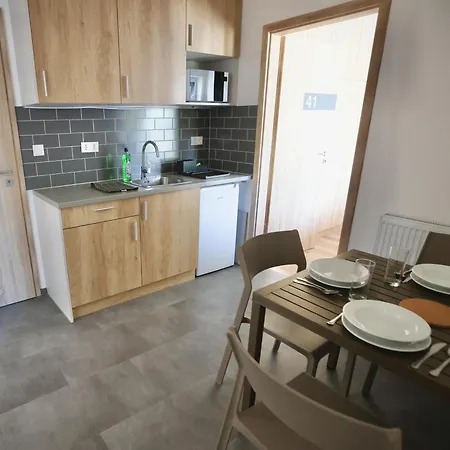 Strandkezilabda Koezpont A Velencei-tonal * Гардонь